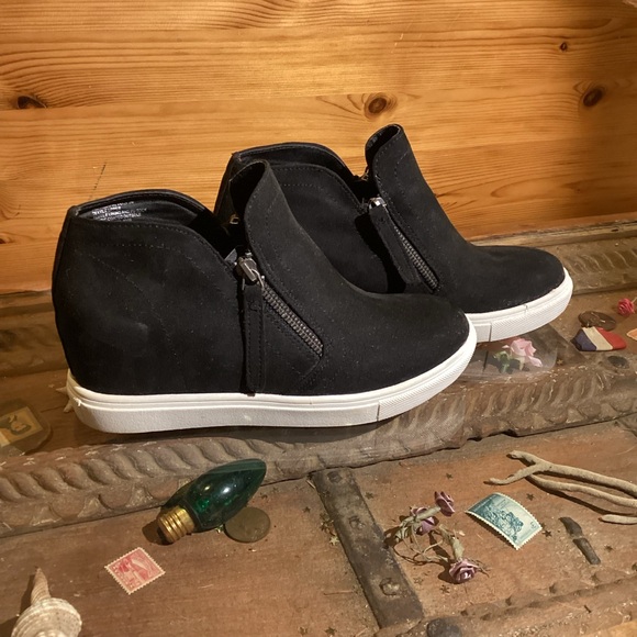 Madden Girl Shoes - NWOT Madden Girl Black Wedge Sneakers